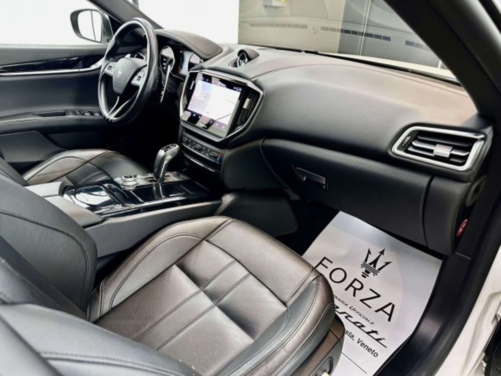 Maserati Ghibli usata a Torino (12)