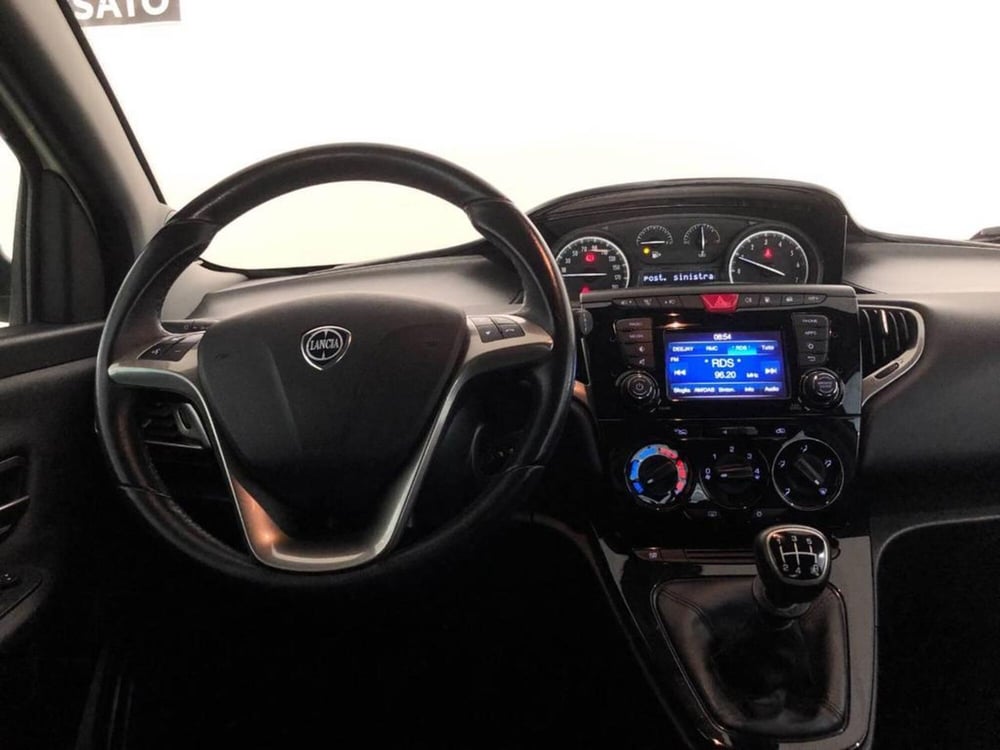 Lancia Ypsilon usata a Torino (10)