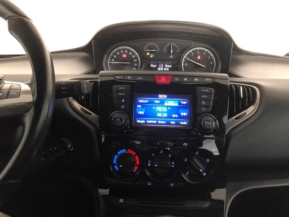 Lancia Ypsilon usata a Torino (13)
