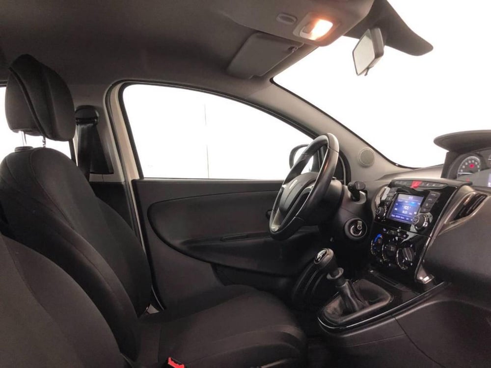 Lancia Ypsilon usata a Torino (7)
