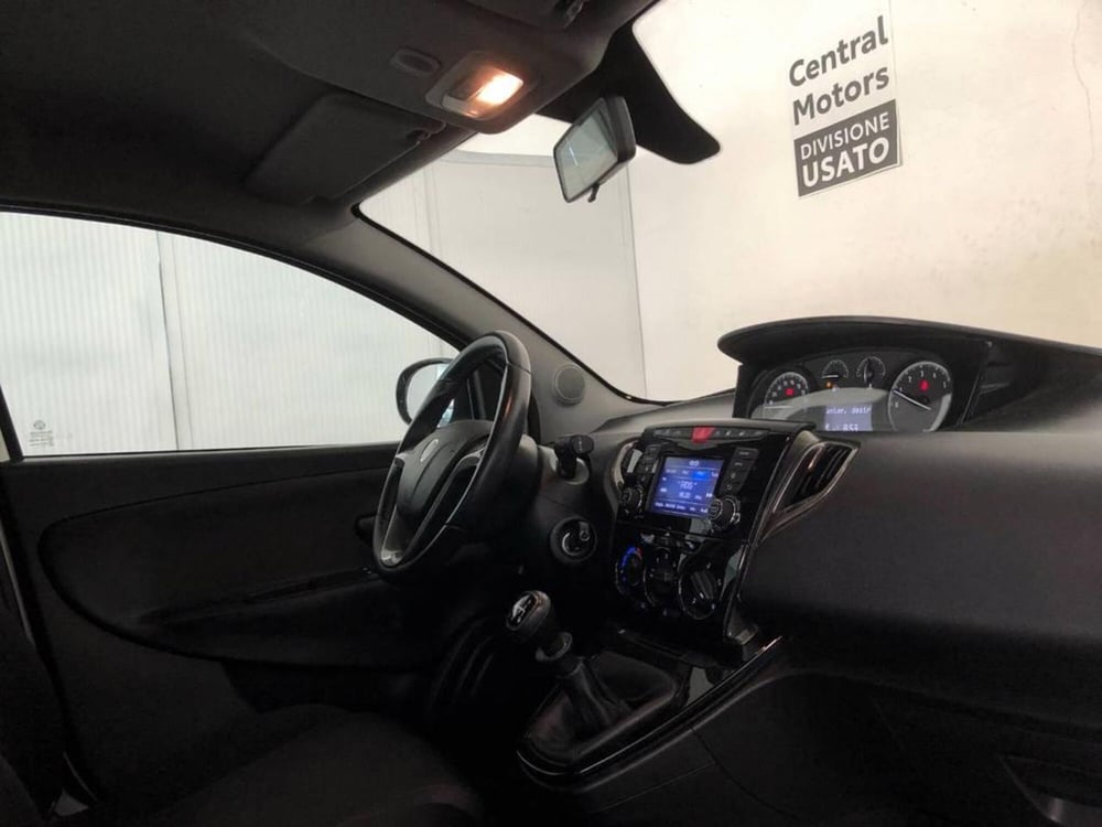Lancia Ypsilon usata a Torino (8)
