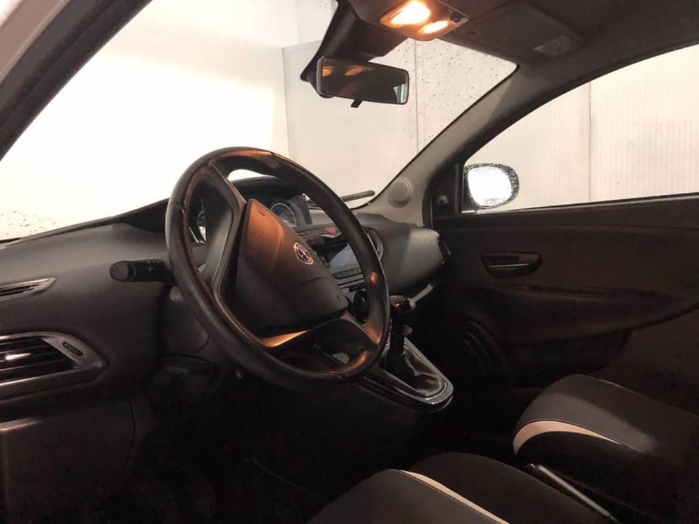 Lancia Ypsilon usata a Torino (10)