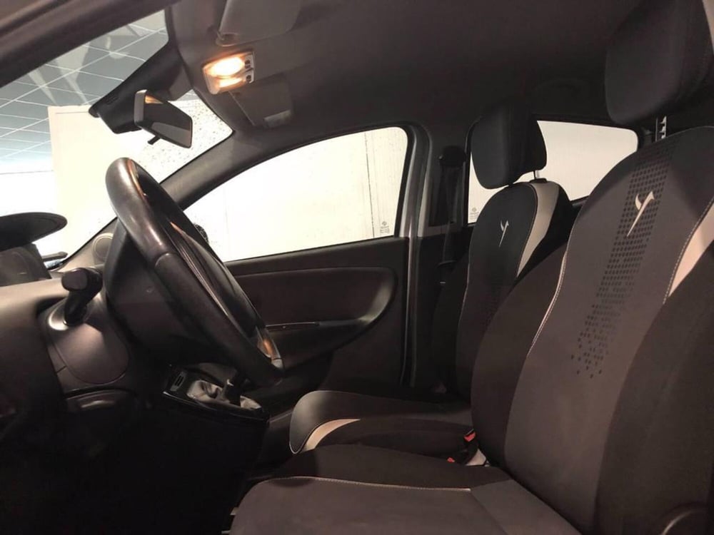 Lancia Ypsilon usata a Torino (11)