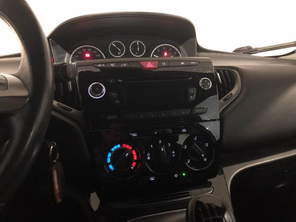 Lancia Ypsilon usata a Torino (14)