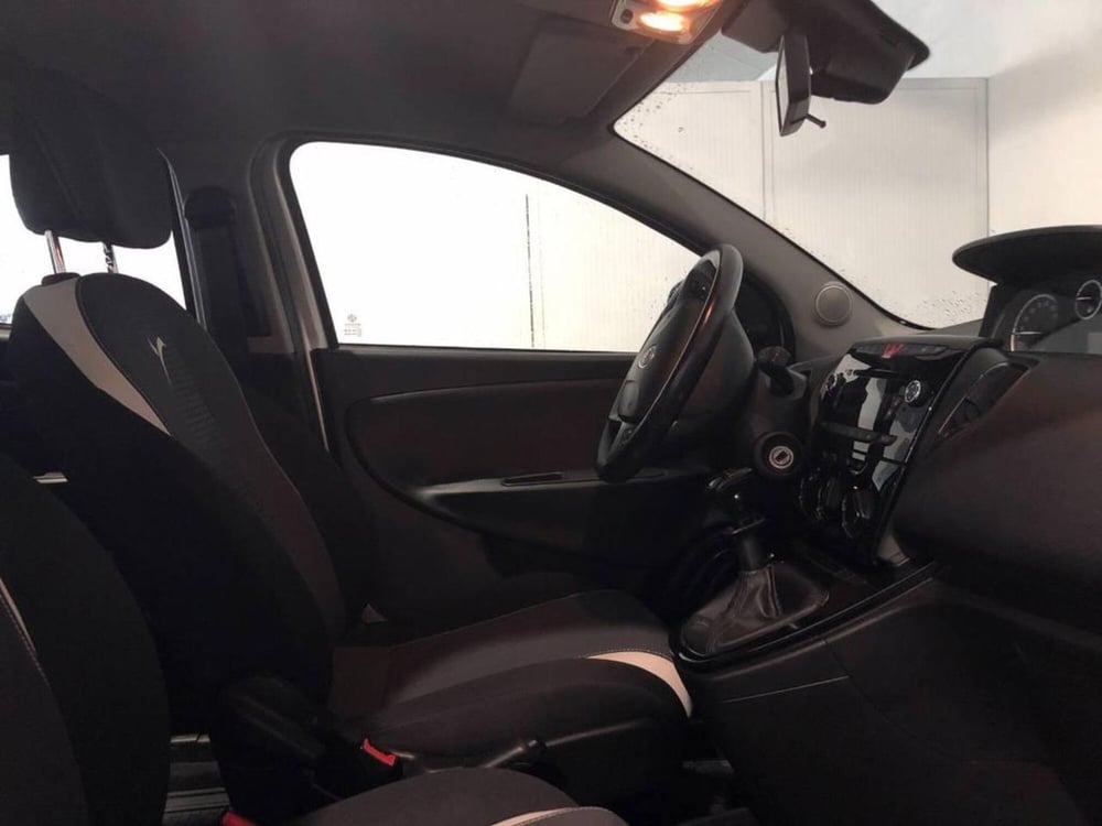 Lancia Ypsilon usata a Torino (7)