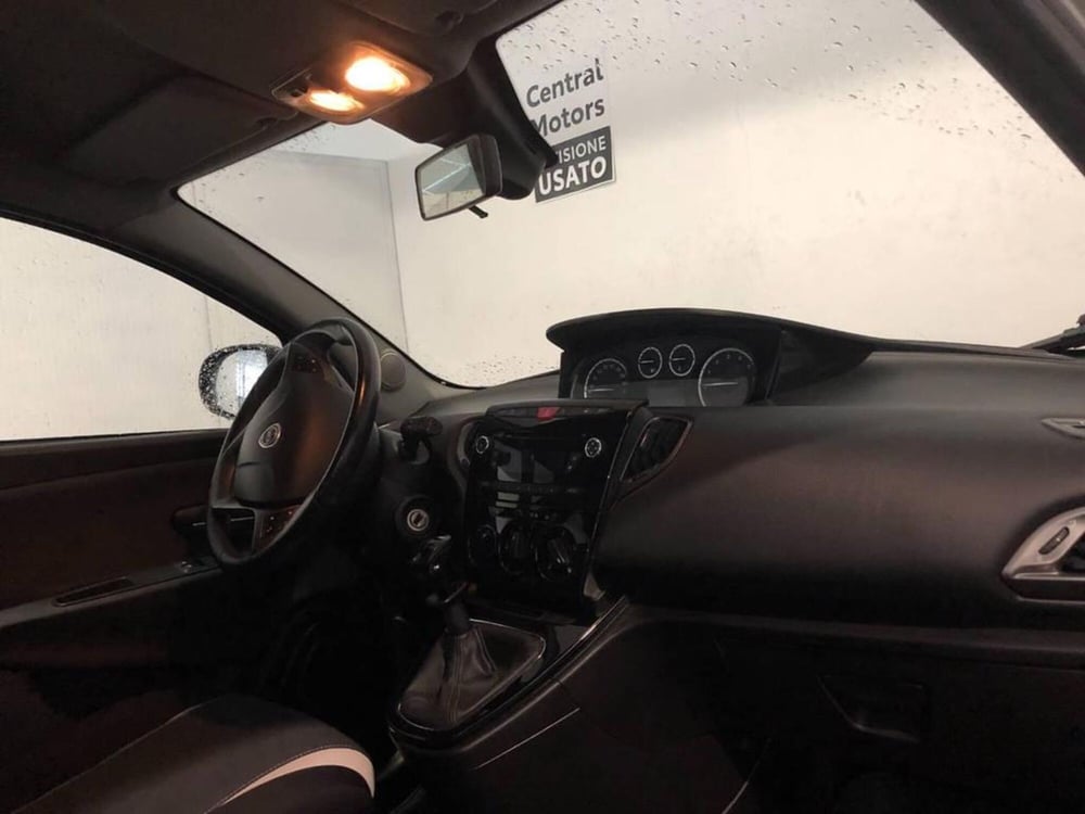 Lancia Ypsilon usata a Torino (9)