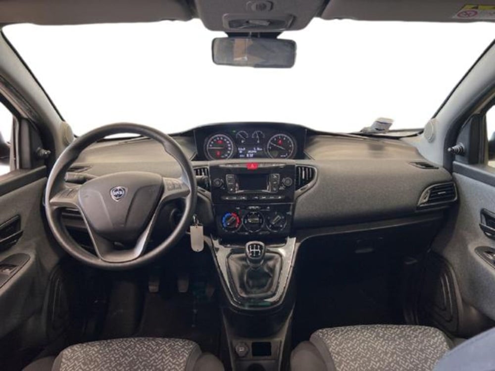 Lancia Ypsilon usata a Vercelli (12)