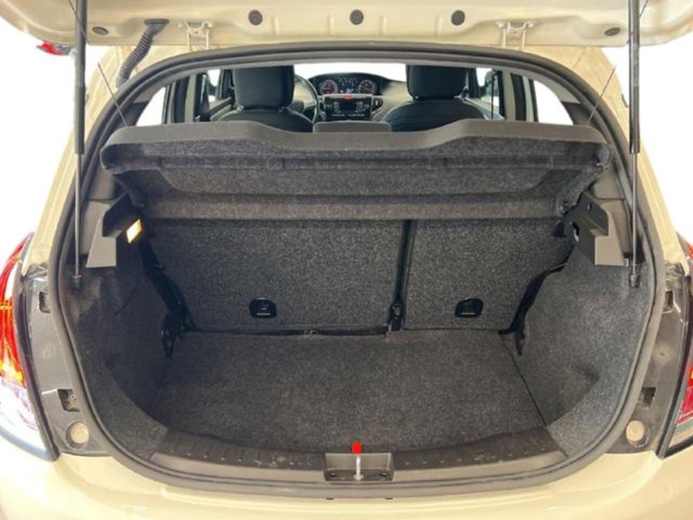 Lancia Ypsilon usata a Vercelli (15)