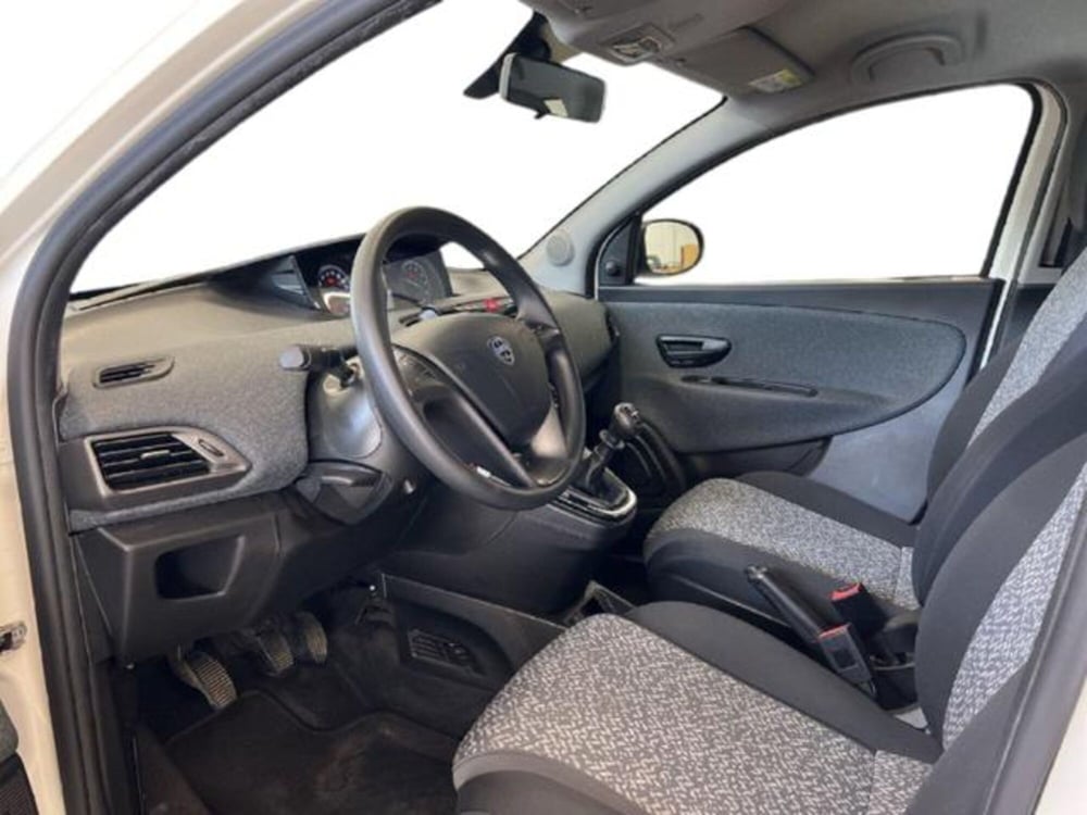 Lancia Ypsilon usata a Vercelli (9)