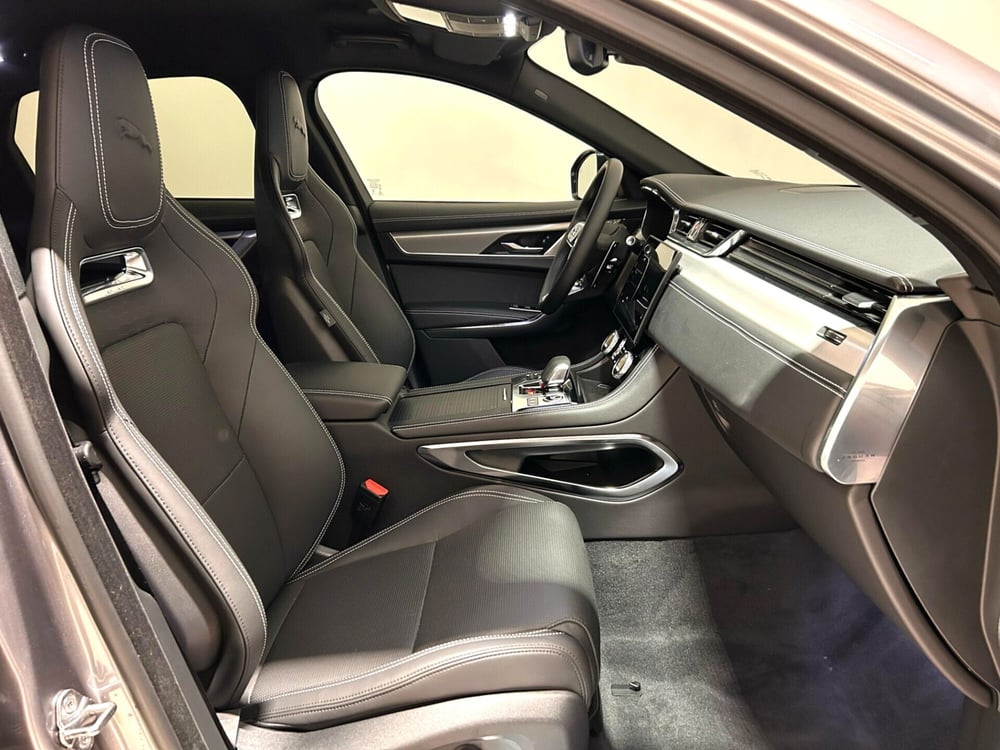 Jaguar F-Pace nuova a Napoli (3)
