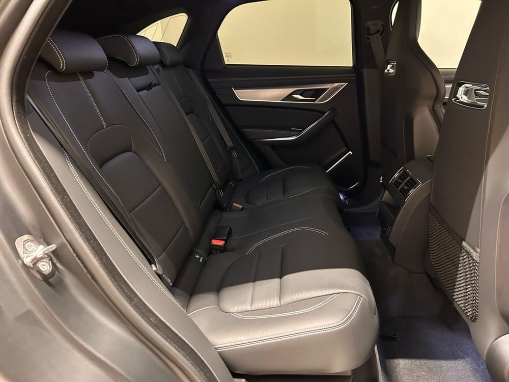 Jaguar F-Pace nuova a Napoli (5)