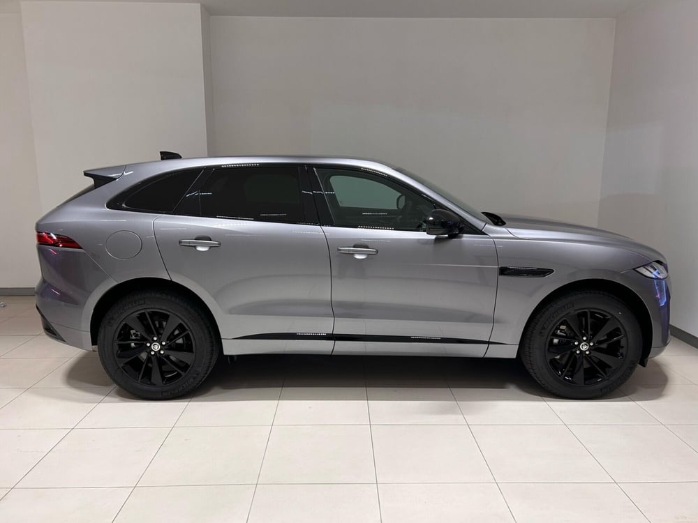 Jaguar F-Pace nuova a Napoli (6)
