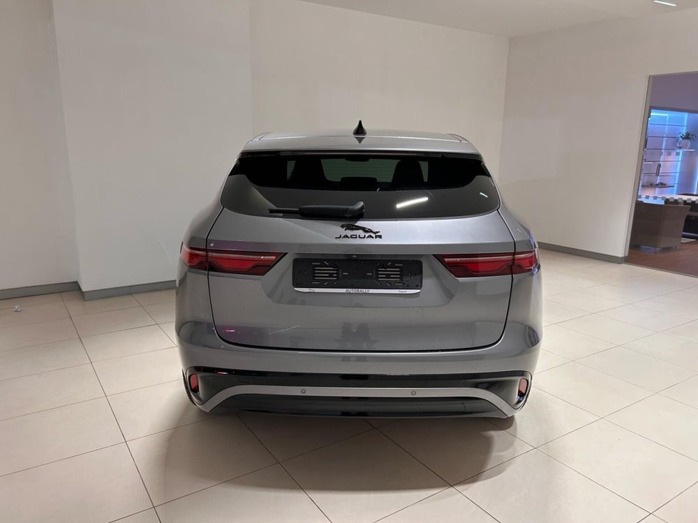 Jaguar F-Pace nuova a Napoli (7)