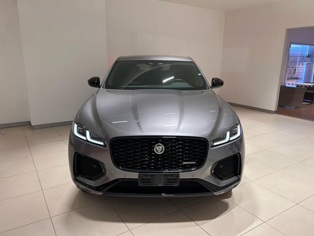 Jaguar F-Pace nuova a Napoli (8)