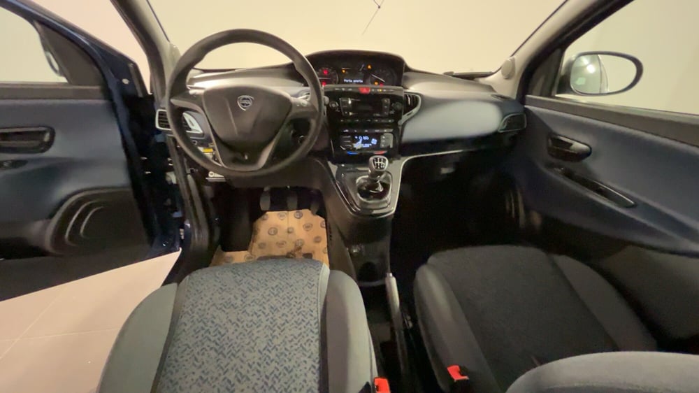 Lancia Ypsilon nuova a Messina (7)