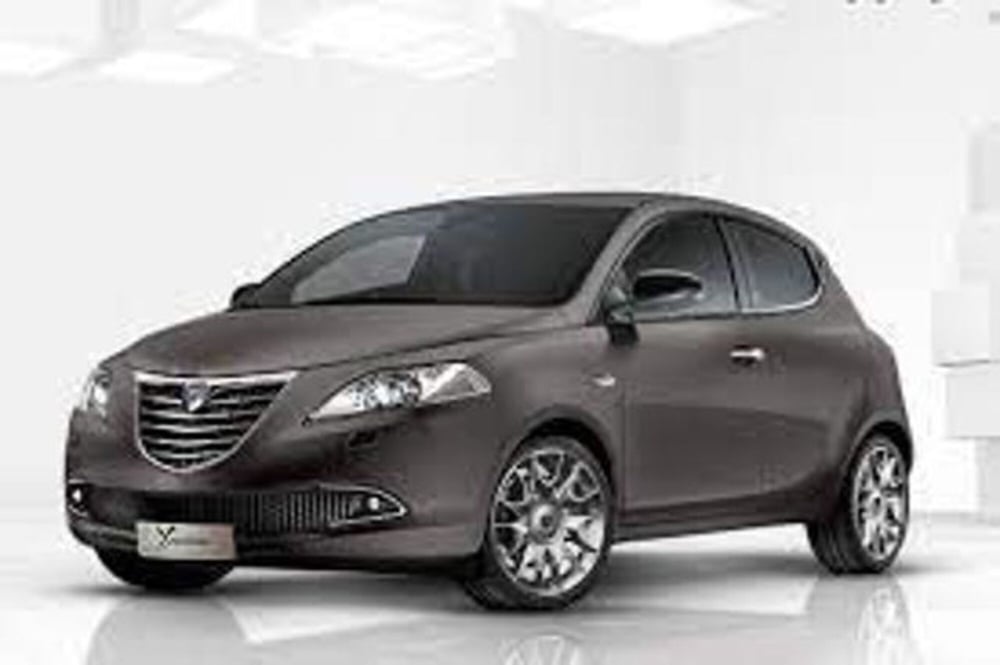 Lancia Ypsilon usata a Firenze