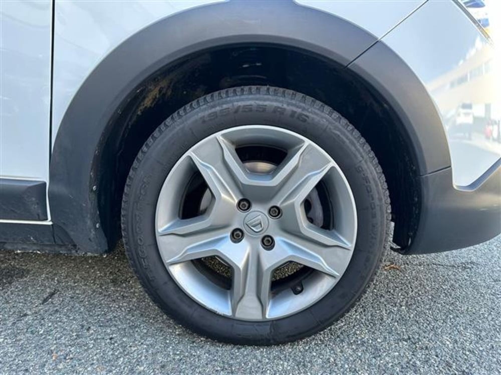 Dacia Lodgy usata a Torino (12)