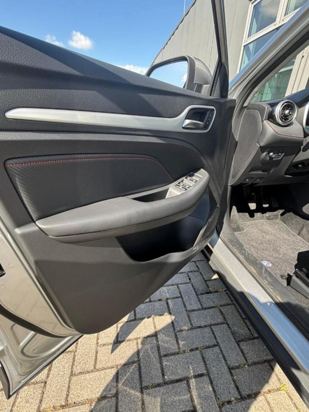 Mg ZS nuova a Pisa (12)