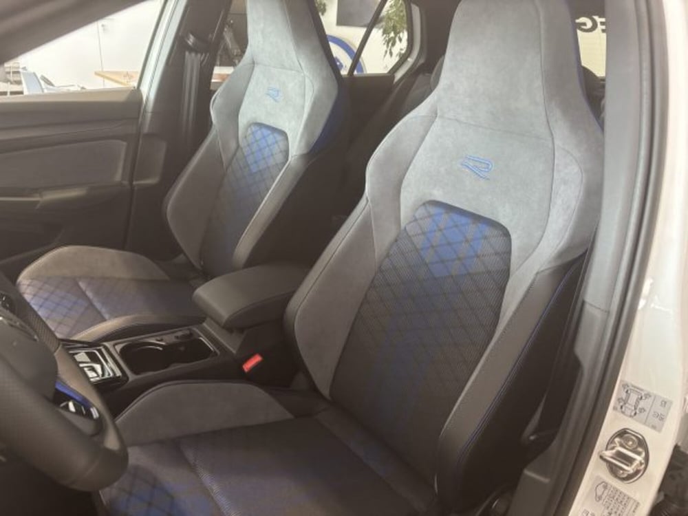 Volkswagen Golf nuova a Vicenza (10)