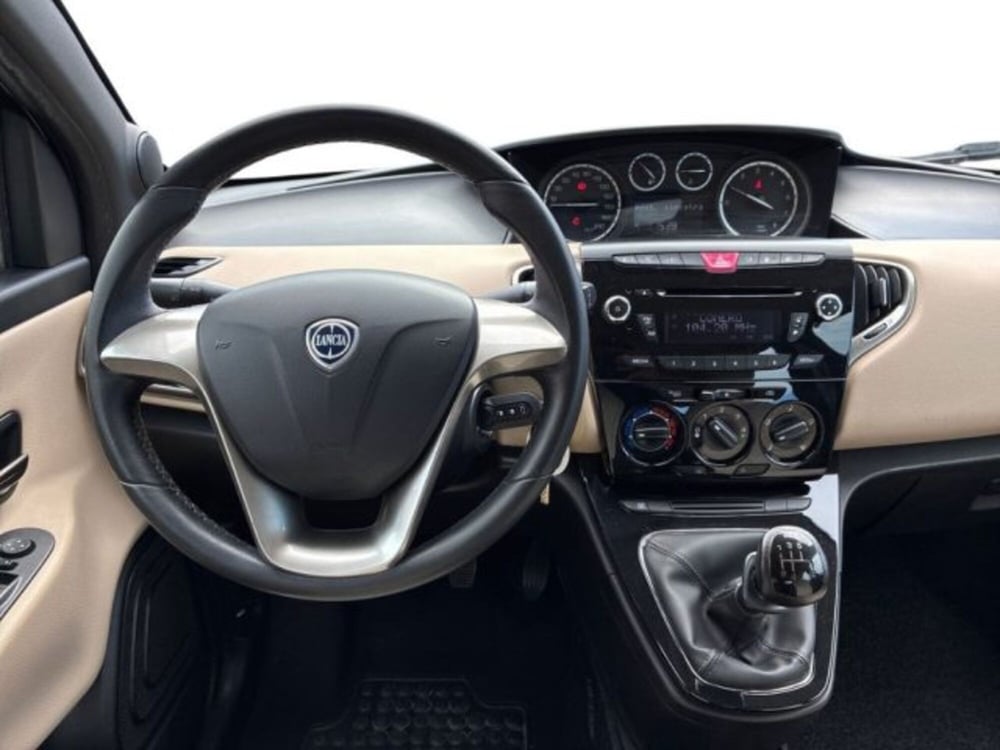 Lancia Ypsilon usata a Ancona (9)