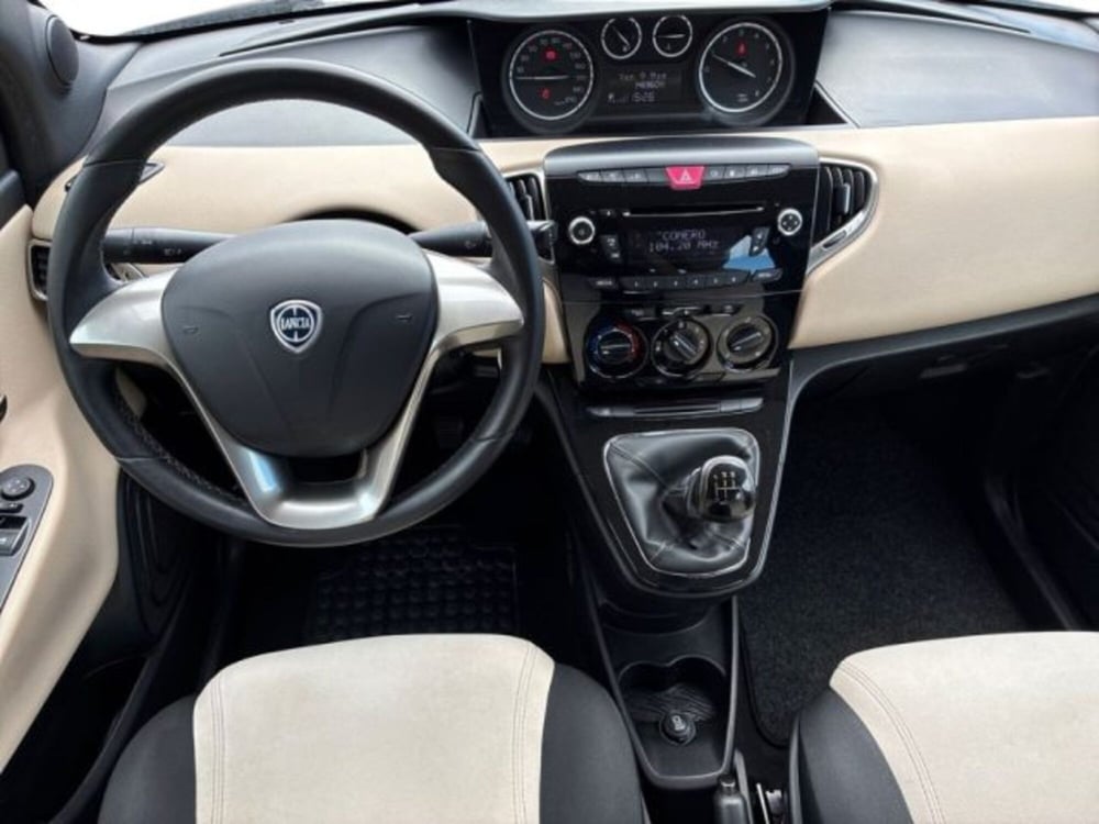 Lancia Ypsilon usata a Ancona (10)