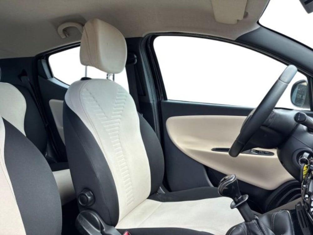 Lancia Ypsilon usata a Ancona (15)