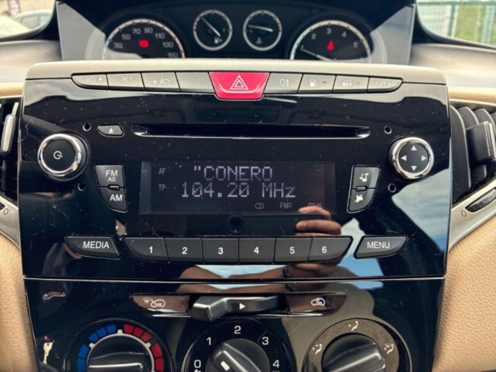 Lancia Ypsilon usata a Ancona (18)