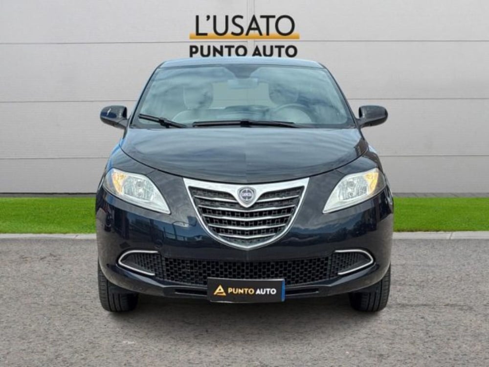 Lancia Ypsilon usata a Ancona