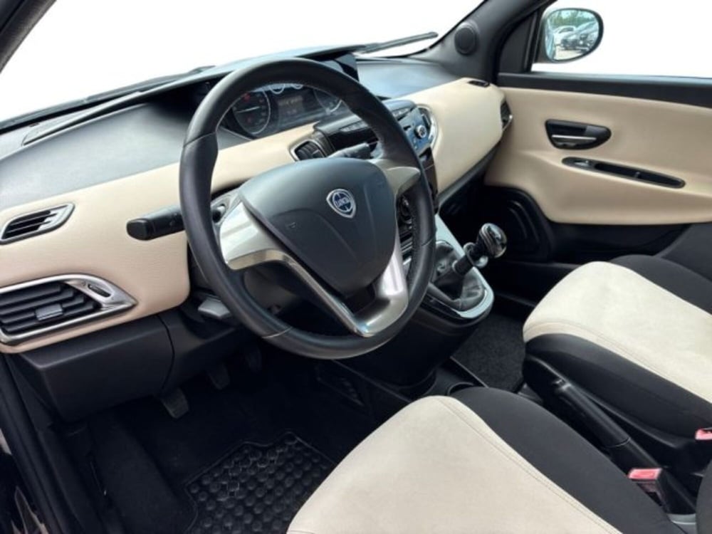 Lancia Ypsilon usata a Ancona (8)