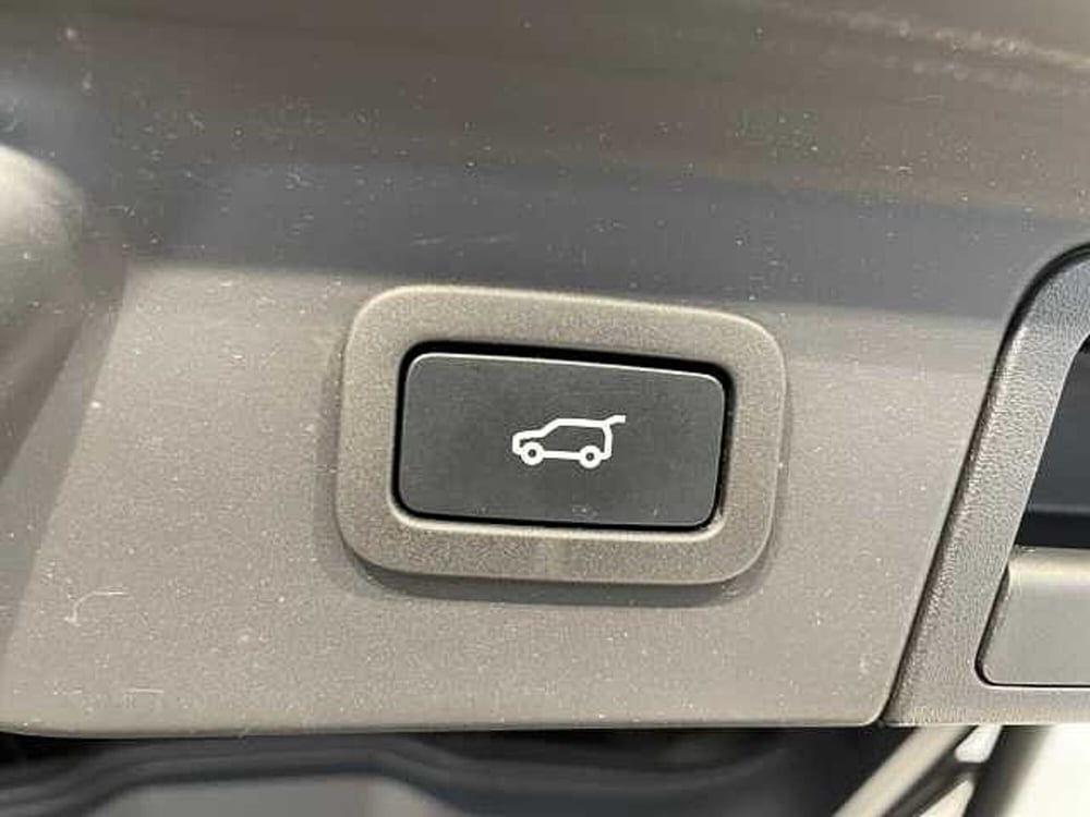 Land Rover Range Rover Velar usata a Ravenna (12)
