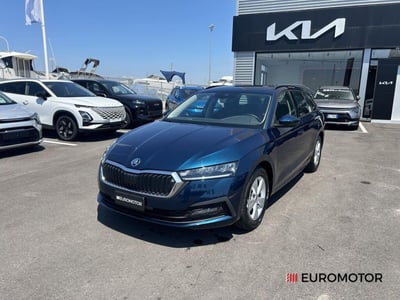 Skoda Octavia Station Wagon 2.0 TDI EVO SCR 150 CV DSG 4x4 Wagon Executive del 2023 usata a Modugno