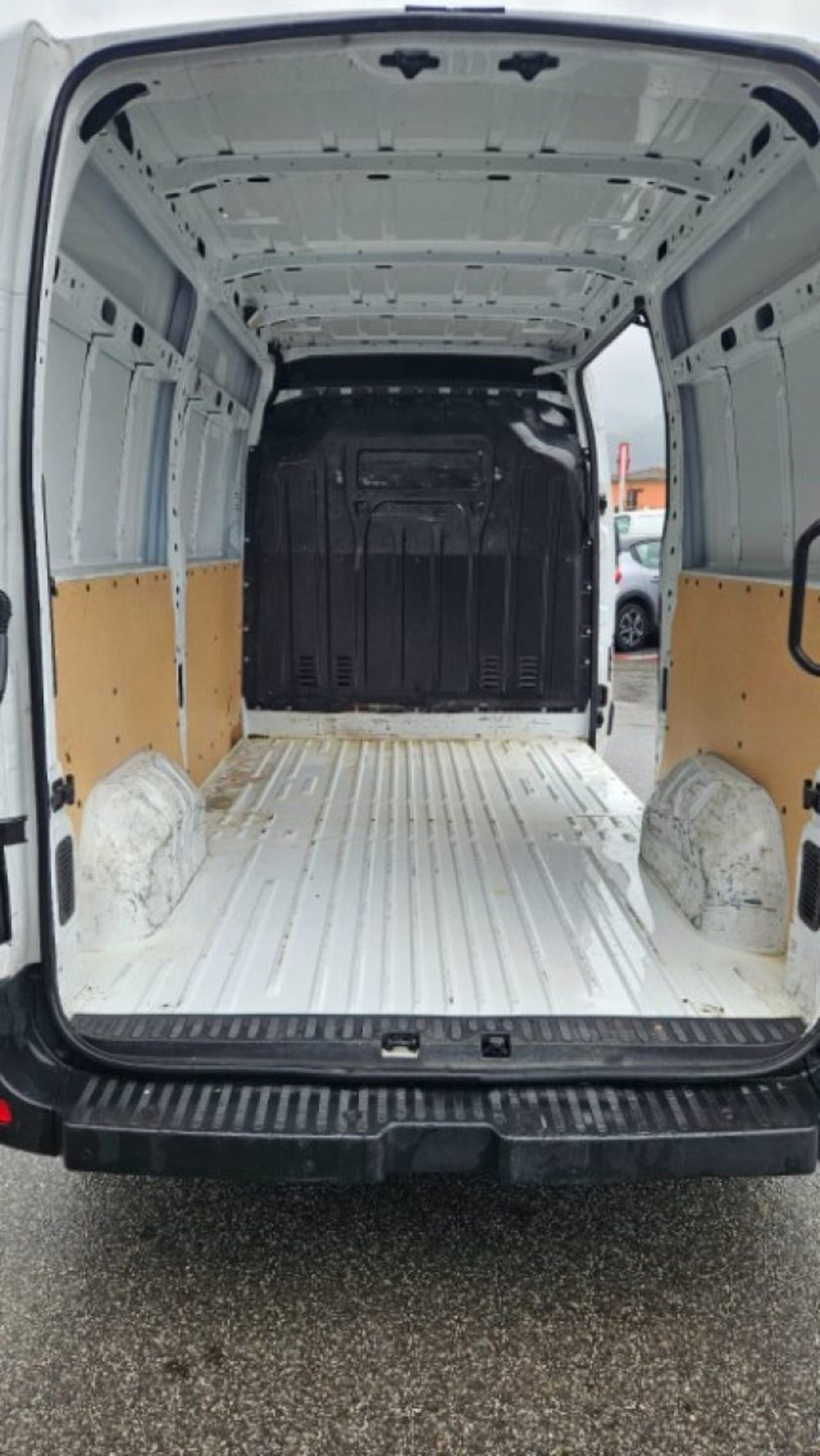 Nissan NV400 Furgone usata a Lucca (9)