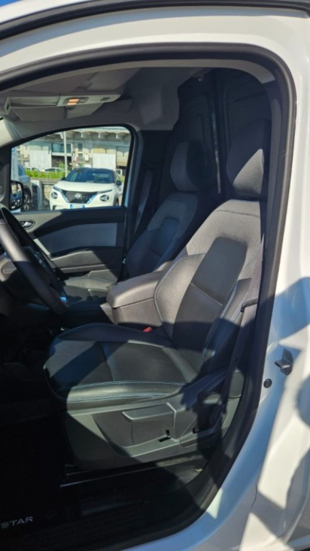 Nissan Townstar usata a Lucca (12)