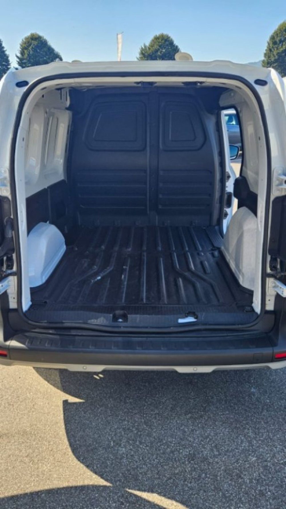 Nissan Townstar usata a Lucca (6)