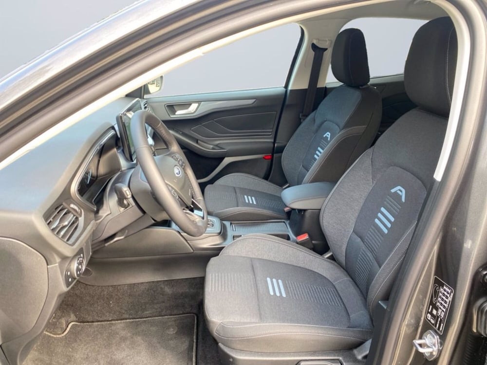 Ford Focus Station Wagon nuova a Milano (9)