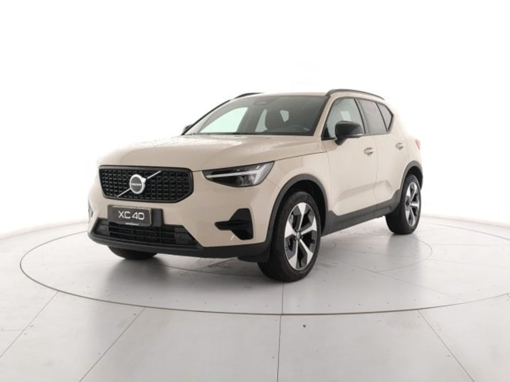 Volvo XC40 nuova a Modena (2)