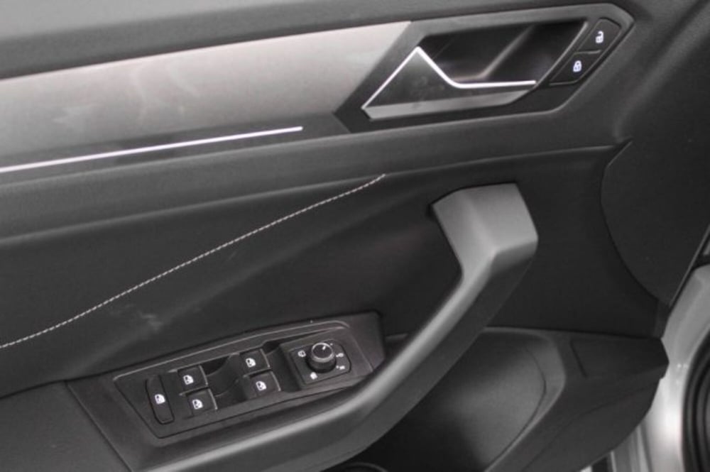 Volkswagen T-Roc nuova a Novara (15)