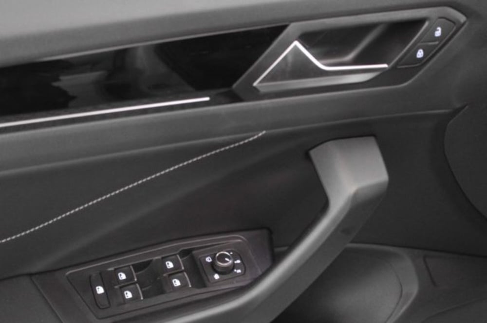 Volkswagen T-Roc nuova a Novara (15)