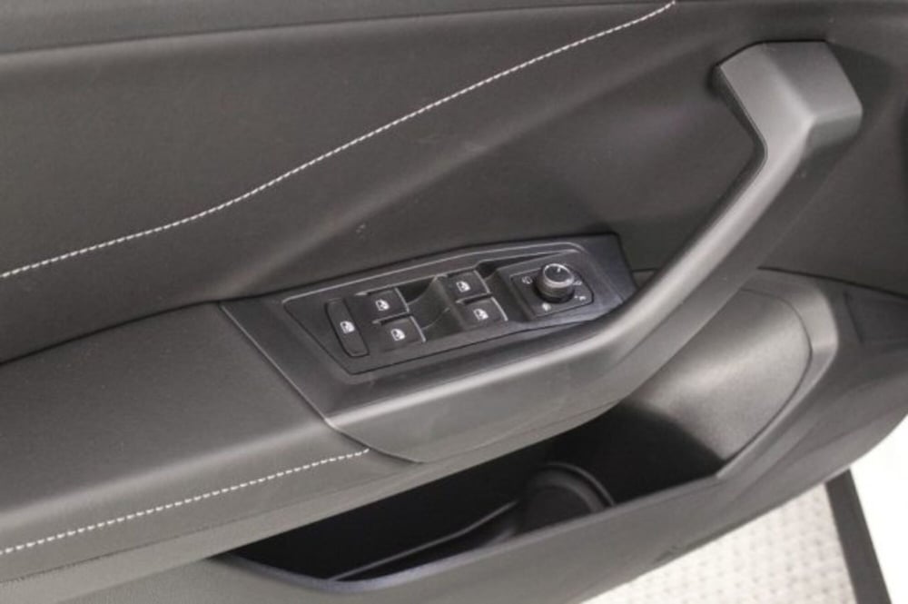 Volkswagen T-Roc nuova a Novara (12)