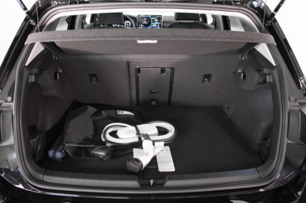 Volkswagen Golf nuova a Novara (11)