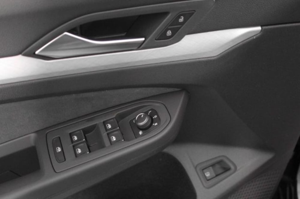 Volkswagen Golf nuova a Novara (14)