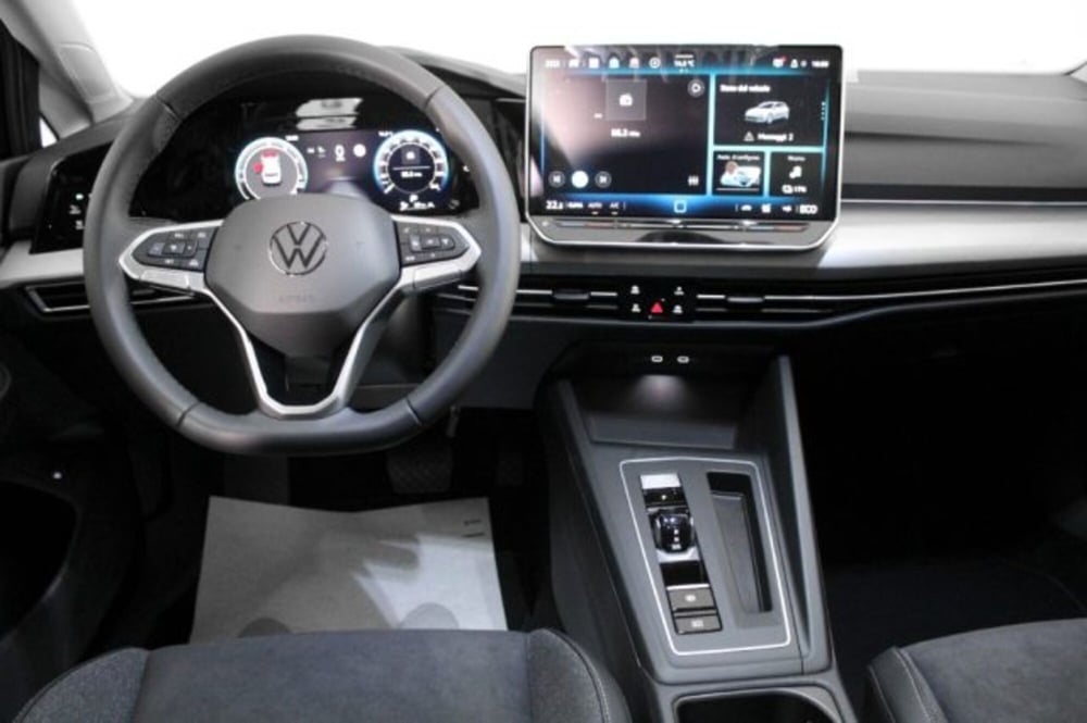Volkswagen Golf nuova a Novara (7)