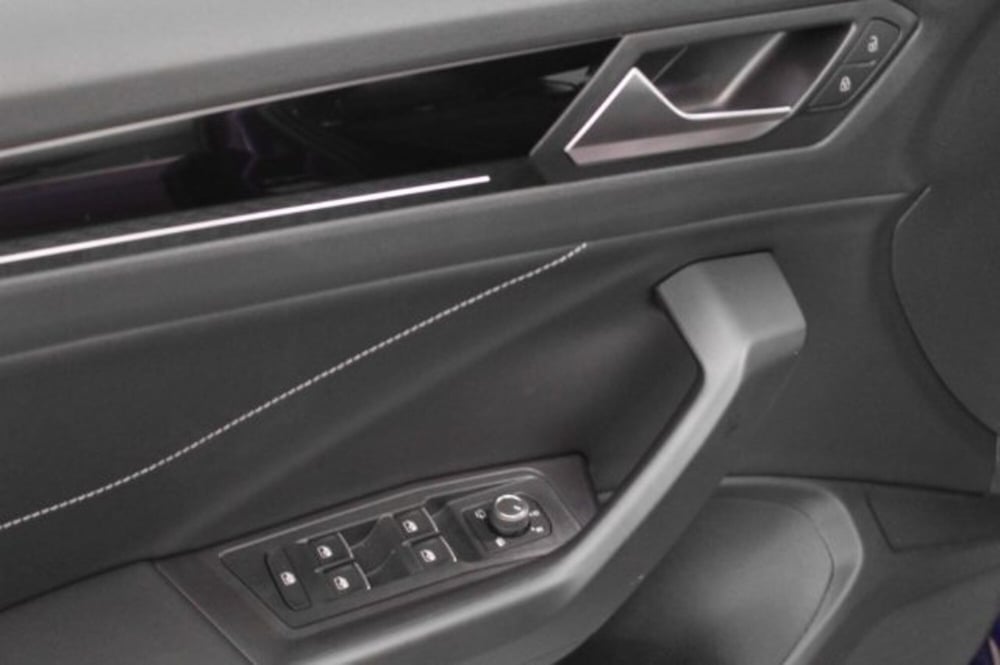 Volkswagen T-Roc nuova a Novara (12)
