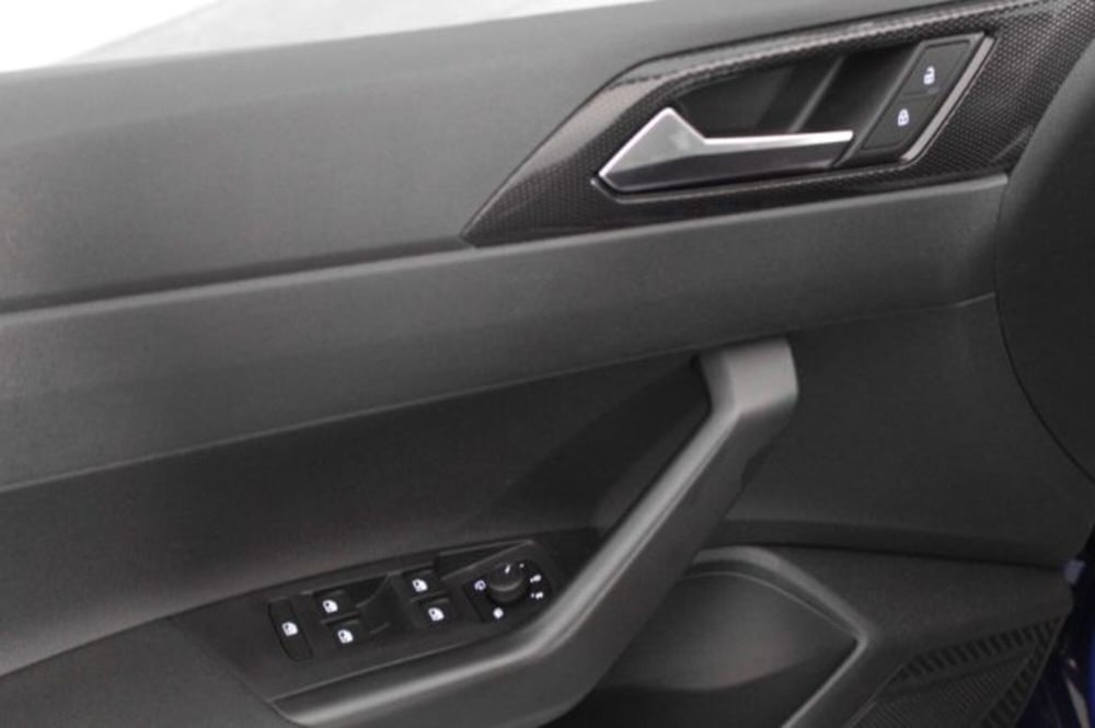 Volkswagen Taigo nuova a Novara (12)