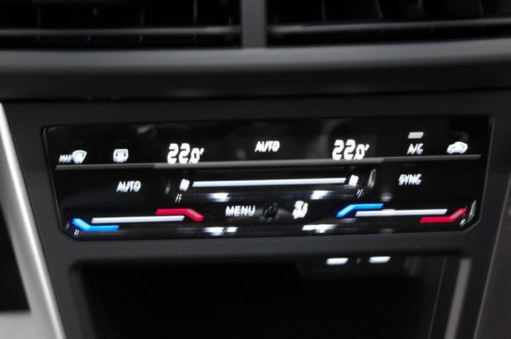 Volkswagen Taigo nuova a Novara (14)