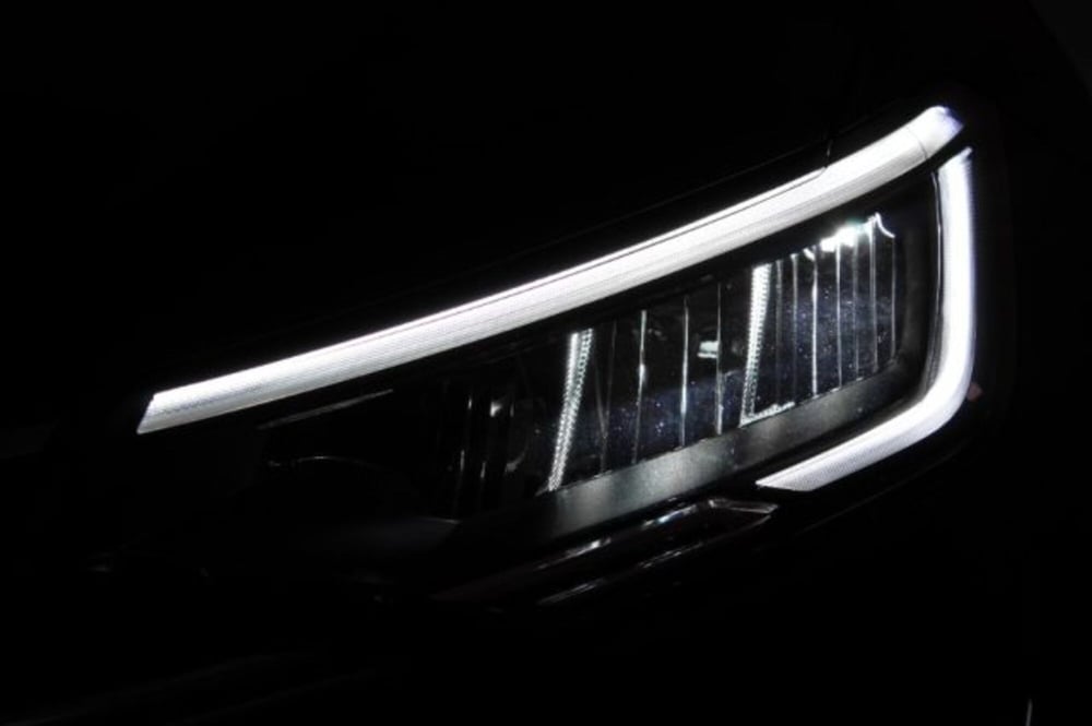Volkswagen Taigo nuova a Novara (15)
