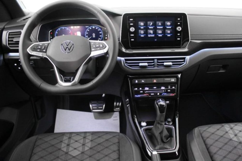 Volkswagen T-Cross nuova a Novara (7)