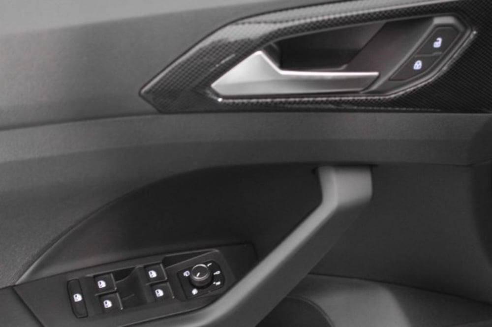 Volkswagen T-Cross nuova a Novara (14)