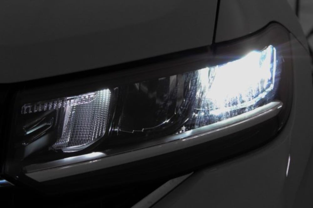 Volkswagen T-Cross nuova a Novara (15)