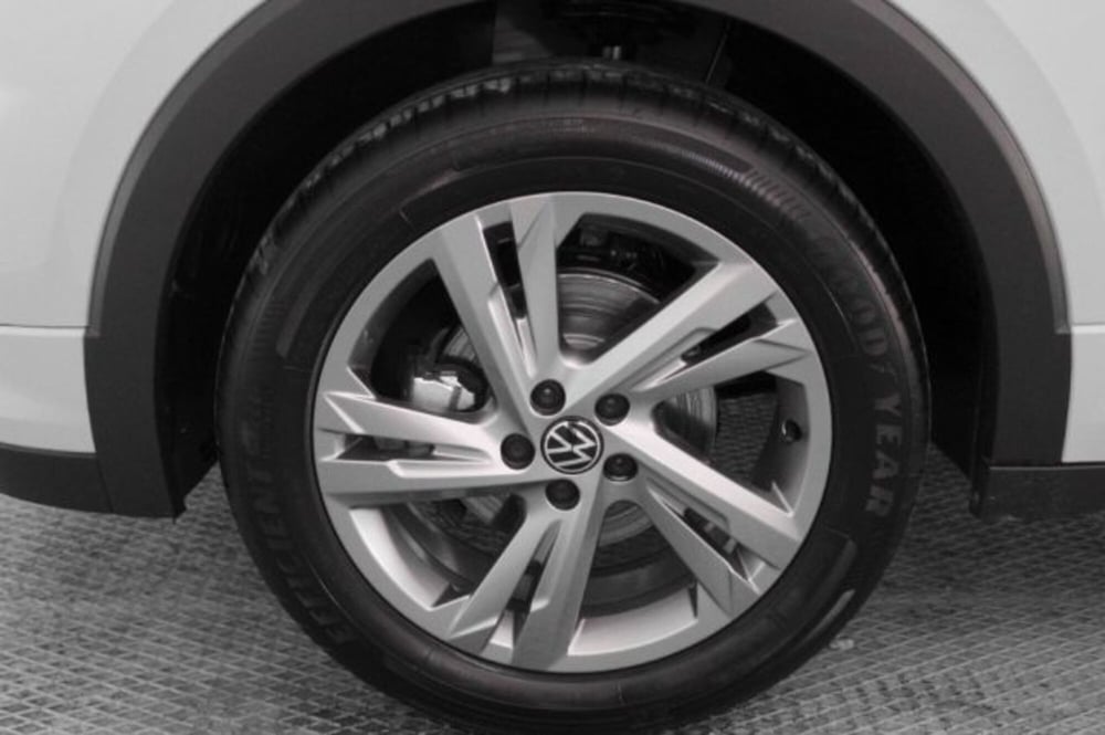 Volkswagen T-Cross nuova a Novara (16)